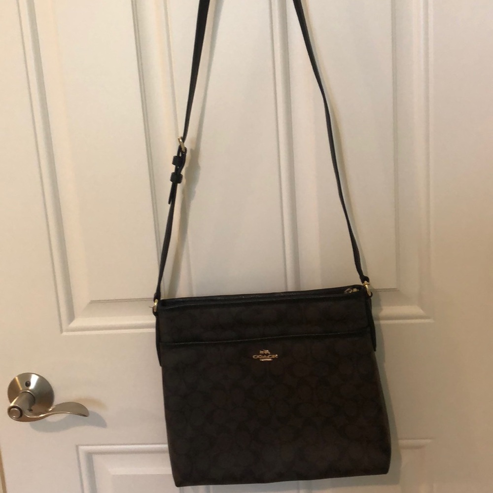 Coach cross over purse never been used!